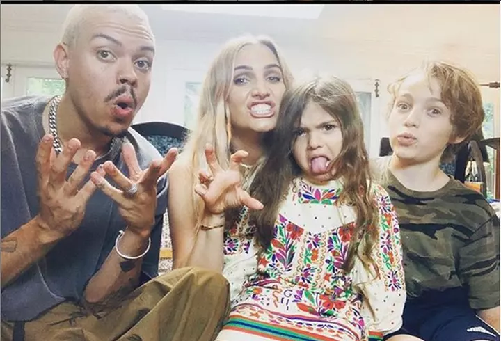 Alin Oprea, afectat de divorț după 22 de ani de căsnicie? Cum a fost surprins artistul pe străzile din Capitală, după ce a fost la notar