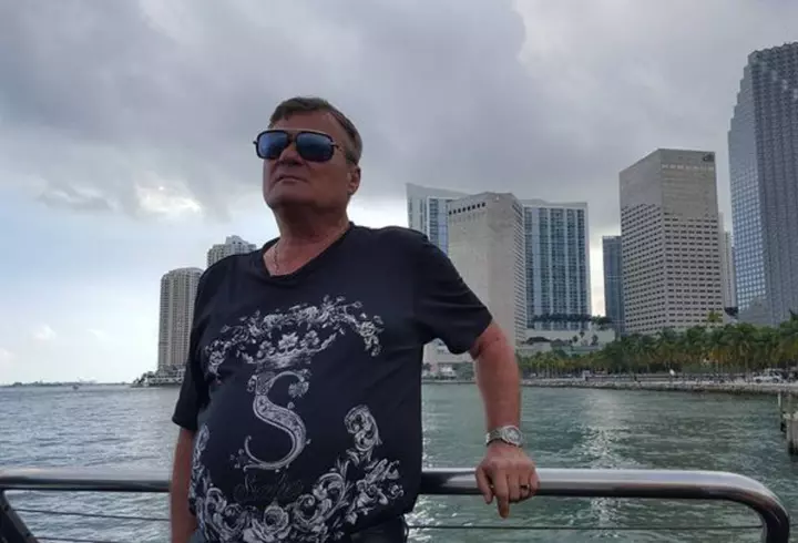 Cum arată fiul cel mic al lui Arnold Schwarzenegger, la 22 de ani. Tatăl lui a fost Mr. Universe, iar el suferă de obezitate morbidă