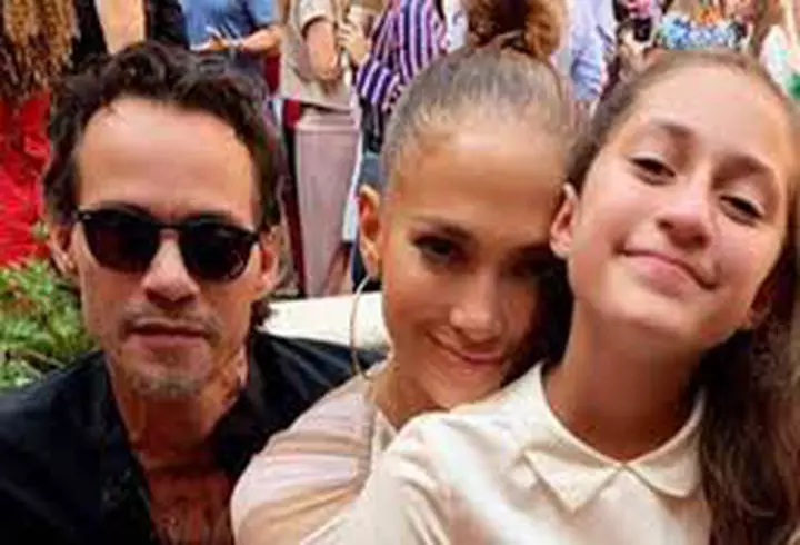 Cum arată Katy Perry, la cinci zile după ce a născut. S-a fotografiat în lenjerie intimă și nu a modificat deloc imaginea în Photoshop