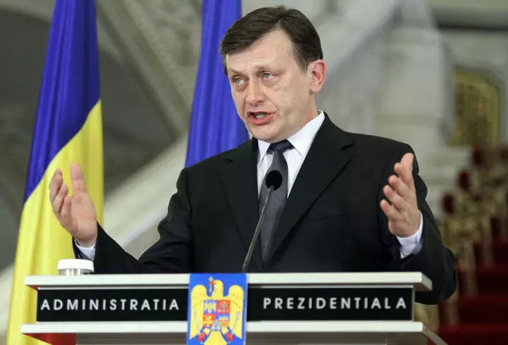 Cum arată fiul cel mic al lui Arnold Schwarzenegger, la 22 de ani. Tatăl lui a fost Mr. Universe, iar el suferă de obezitate morbidă