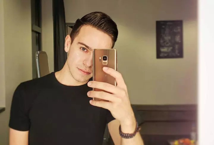 Alin Oprea, afectat de divorț după 22 de ani de căsnicie? Cum a fost surprins artistul pe străzile din Capitală, după ce a fost la notar