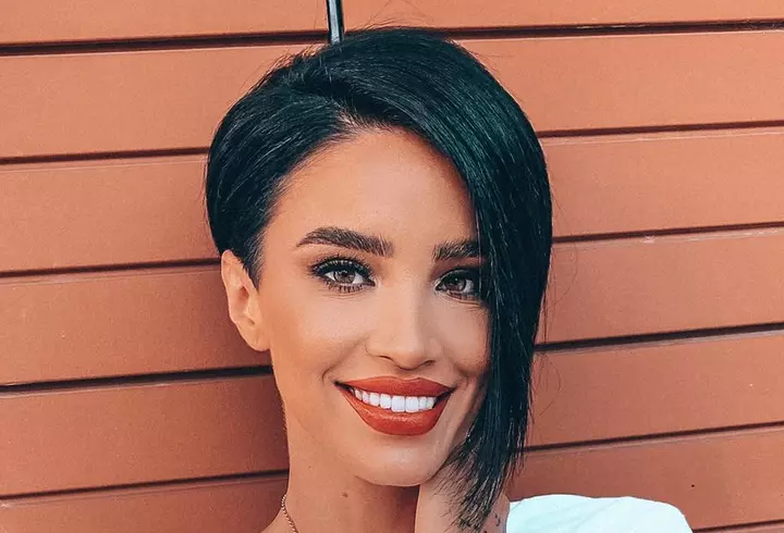 Otniela de la Ferma și-a pus silicoane, dar nu se oprește aici cu operațiile estetice. Primele imagini după intervenția la sâni