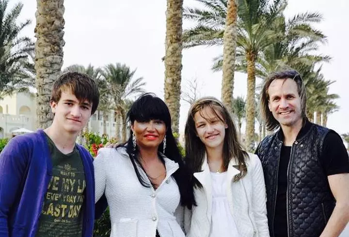 După scandalul monstru, Brigitte l-a mutat pe fiul ei, Robert Sfăt, în casa soacrei. Florin Pastramă i-a pus toată vila la dipoziție