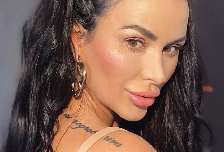 Ellie White a fost testată pozitiv cu COVID-19: ”Voi sta carantinată la domiciliu, cu tratamentul aferent”. Soțul ei a ajuns la spital