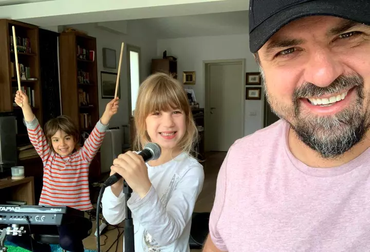 Gina Pistol nu mai ține cont de calorii! A ieșit singură la restaurant și și-a satisfăcut toate poftele culinare