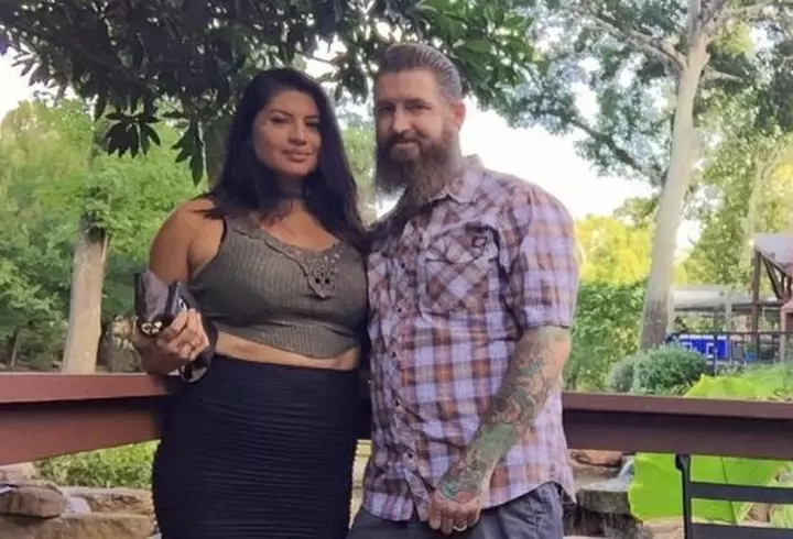 După scandalul monstru, Brigitte l-a mutat pe fiul ei, Robert Sfăt, în casa soacrei. Florin Pastramă i-a pus toată vila la dipoziție