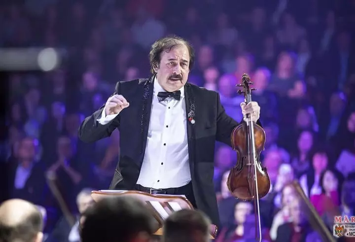 Ellie White a fost testată pozitiv cu COVID-19: ”Voi sta carantinată la domiciliu, cu tratamentul aferent”. Soțul ei a ajuns la spital