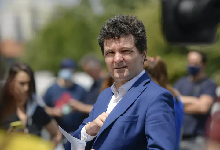 Ce tratamente anti COVID-19 se folosesc în România, atât pentru pacienții cu forme ușoare, cât și pentru cei în stare gravă: "Toate au efecte secundare"