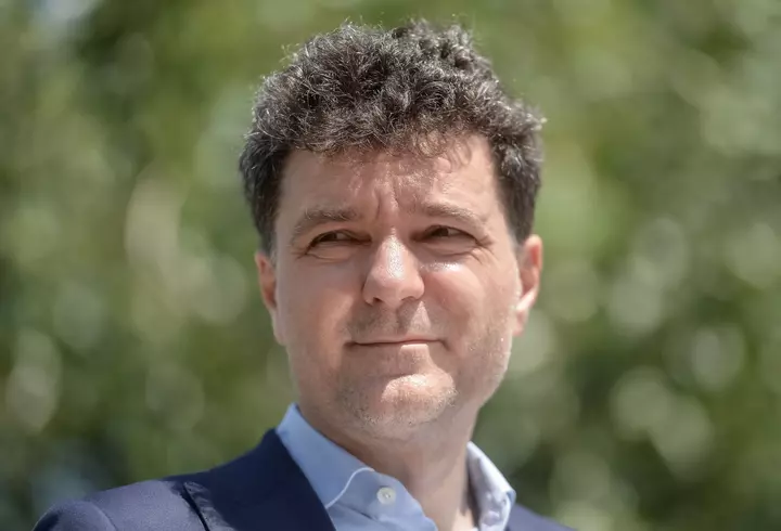 Ce tratamente anti COVID-19 se folosesc în România, atât pentru pacienții cu forme ușoare, cât și pentru cei în stare gravă: "Toate au efecte secundare"