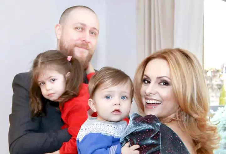 Simona-Gherghe-și-a-botezat-băiețelul-3