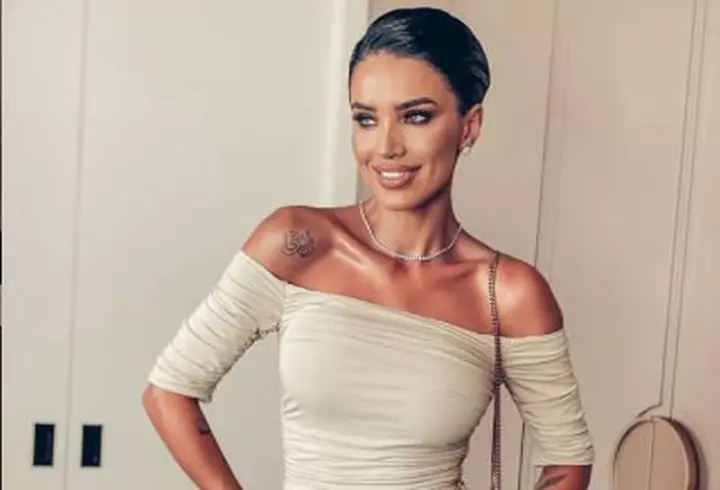 Otniela de la Ferma și-a pus silicoane, dar nu se oprește aici cu operațiile estetice. Primele imagini după intervenția la sâni