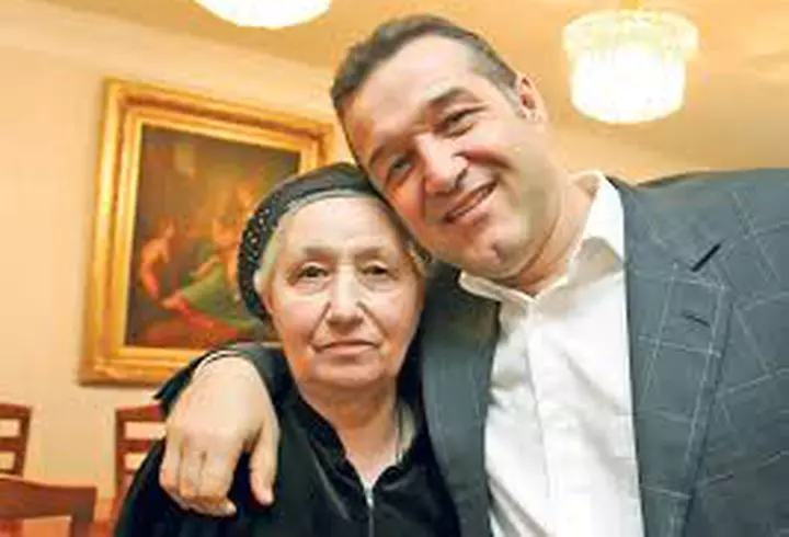 Știați că Marius Tucă are o fată de 22 de ani? Iată cum arată Daria, "Leoaică născută din coama lumii" și cu ce se ocupă