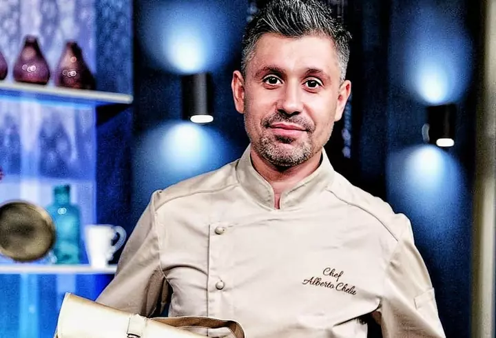 Gina Pistol nu mai ține cont de calorii! A ieșit singură la restaurant și și-a satisfăcut toate poftele culinare