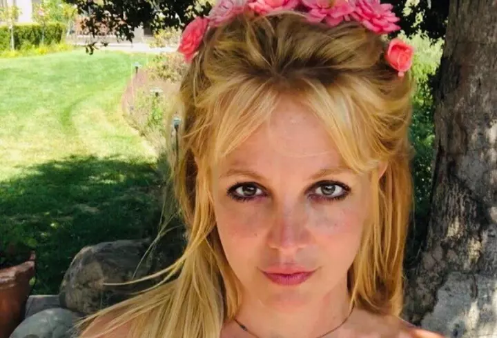 Spectacol în miez de noapte, la Ferma! Anna Lesko și Viviana Sposub, sărut pasional în fața colegilor