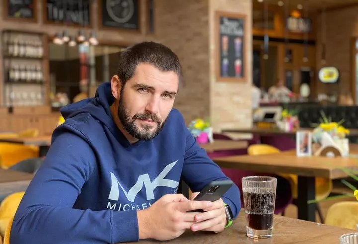 George Burcea încă poartă verigheta, chiar dacă locuiește cu Viviana Sposub? Actorul de la Ferma spune adevărul despre gestul care a stârnit controverse