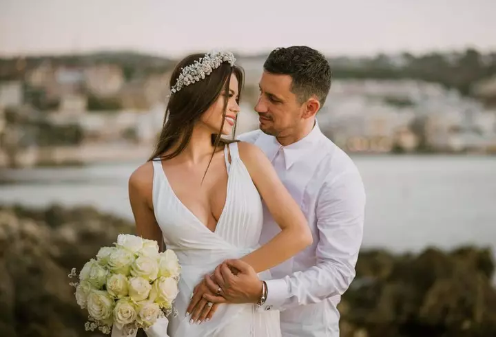 Gina Pistol nu mai ține cont de calorii! A ieșit singură la restaurant și și-a satisfăcut toate poftele culinare