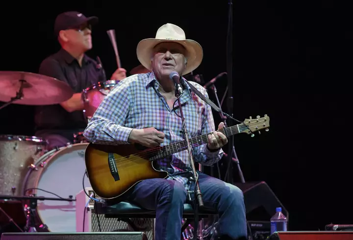 Actorul Johnny Leeze a murit, după ce a fost infectat cu COVID-19