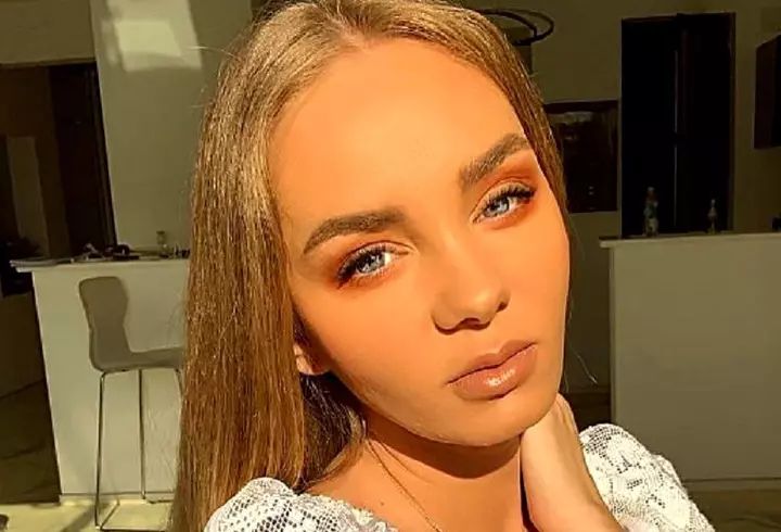 Gina Pistol nu mai ține cont de calorii! A ieșit singură la restaurant și și-a satisfăcut toate poftele culinare