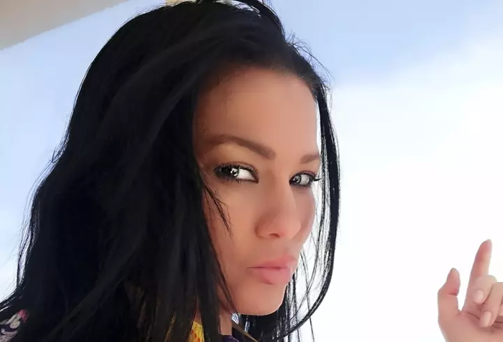 Ellie White a fost testată pozitiv cu COVID-19: ”Voi sta carantinată la domiciliu, cu tratamentul aferent”. Soțul ei a ajuns la spital