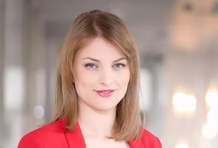 Ellie White a fost testată pozitiv cu COVID-19: ”Voi sta carantinată la domiciliu, cu tratamentul aferent”. Soțul ei a ajuns la spital