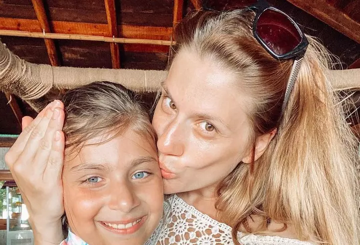 Andi Moisescu, infectat cu coronavirus. Cu o săptămână în urmă, Olivia Steer îndemna oamenii să renunțe la măști!