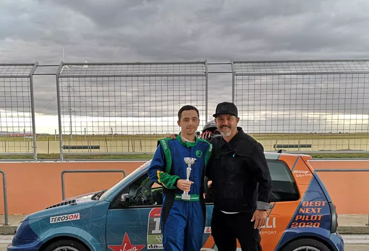 George Burcea încă poartă verigheta, chiar dacă locuiește cu Viviana Sposub? Actorul de la Ferma spune adevărul despre gestul care a stârnit controverse