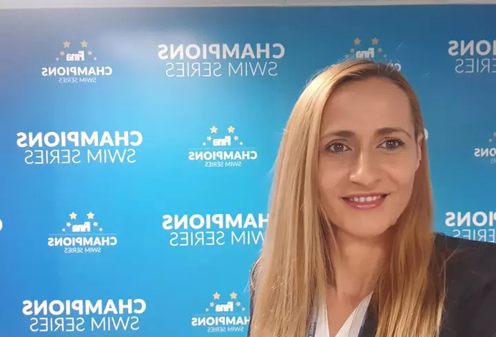 Gina Pistol nu mai ține cont de calorii! A ieșit singură la restaurant și și-a satisfăcut toate poftele culinare