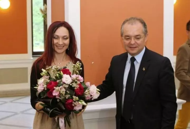 Ellie White a fost testată pozitiv cu COVID-19: ”Voi sta carantinată la domiciliu, cu tratamentul aferent”. Soțul ei a ajuns la spital