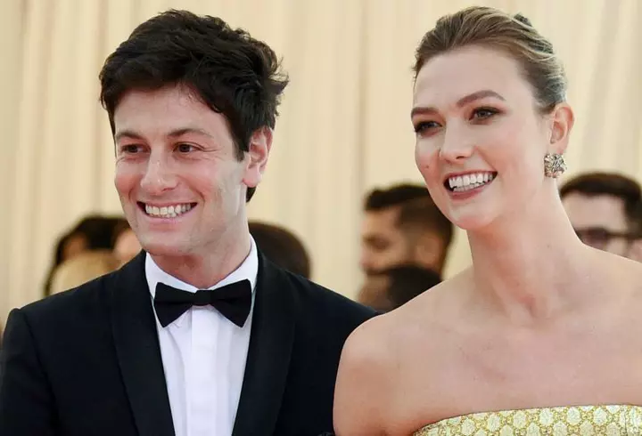 Andi Moisescu, infectat cu coronavirus. Cu o săptămână în urmă, Olivia Steer îndemna oamenii să renunțe la măști!