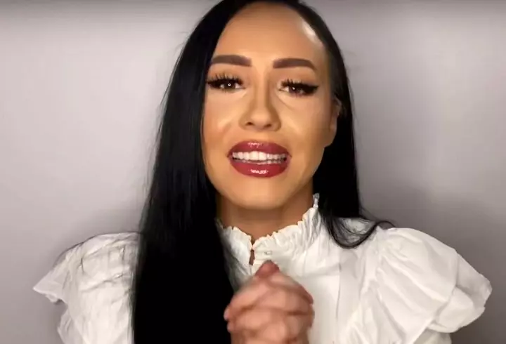 Laura Cosoi s-a fotografiat goală în pat. E super sexy și după două nașteri