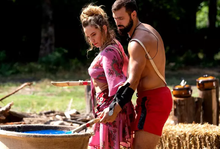 Mirela Vaida, totul despre debutul în televiziune, de acum 16 ani: "La prima emisiune am intrat în direct în trening. Am pornit de la munca de jos" / EXCLUSIV