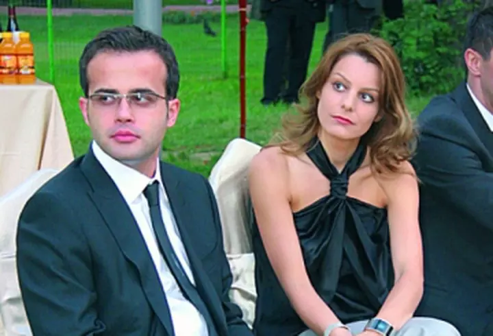 Alex Bodi are o avere colosală, dar sora lui trăiește modest: este casieră la o măcelărie