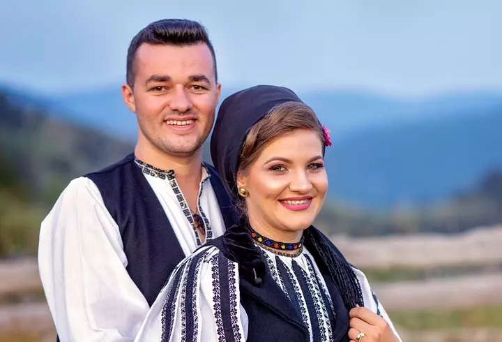 Primele imagini cu Florin Salam, după ce a lipsit de la finala X Factor. A petrecut cu familia, într-un restaurant