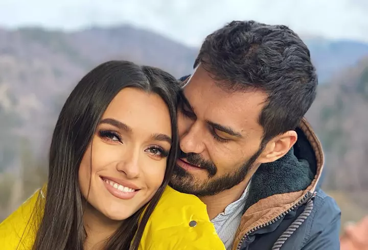 Oana Roman a renunțat la verighetă! După despărțirea de Marius Elisei, vedeta va pleca din România