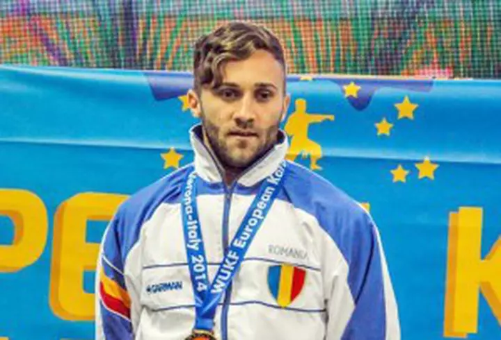 Florin Chilian și-a vândut lucrurile din casă pentru a investi în muzică: „Am rămas doar cu uşa de la intrare şi cu o cadă veche”