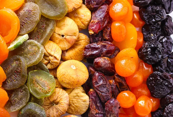 De ce mâncăm mai mult iarna? Explicația și soluțiile nutriționistului: suntem mult mai predispuși la depresie