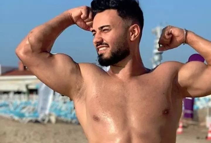 Laura Cosoi s-a fotografiat goală în pat. E super sexy și după două nașteri