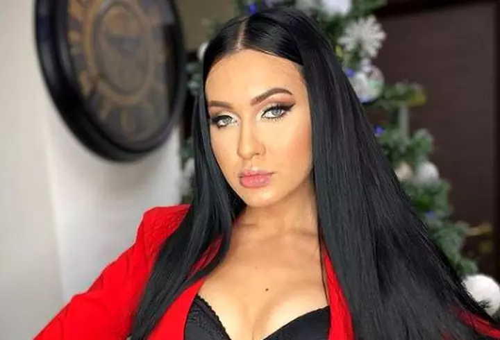 Laura Cosoi s-a fotografiat goală în pat. E super sexy și după două nașteri