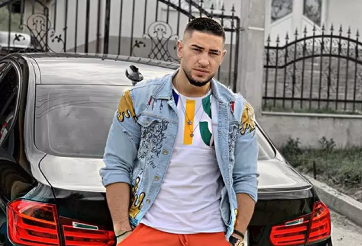 Laura Cosoi s-a fotografiat goală în pat. E super sexy și după două nașteri