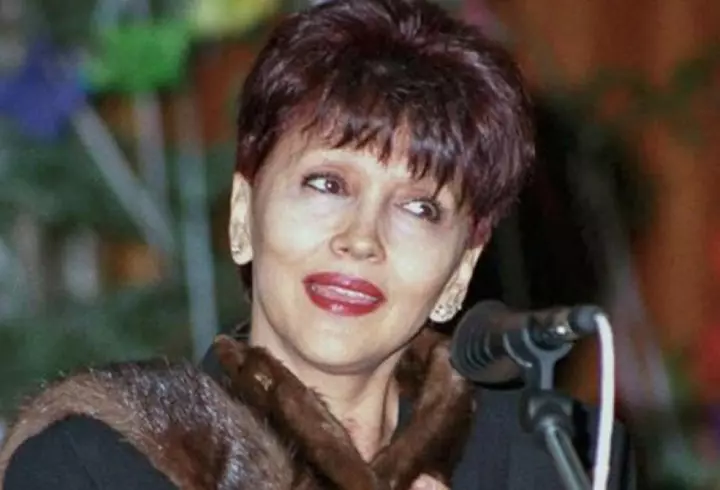 Laura Cosoi s-a fotografiat goală în pat. E super sexy și după două nașteri