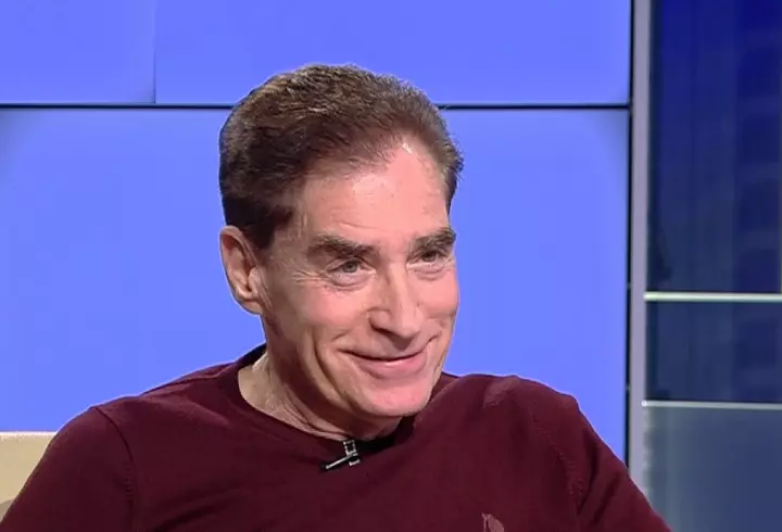 Laura Cosoi s-a fotografiat goală în pat. E super sexy și după două nașteri