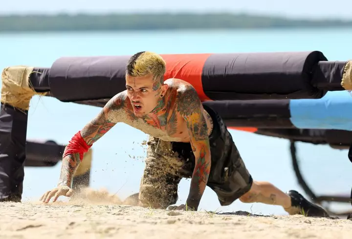 Laura Cosoi s-a fotografiat goală în pat. E super sexy și după două nașteri