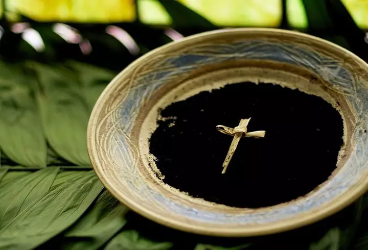 De ce mâncăm mai mult iarna? Explicația și soluțiile nutriționistului: suntem mult mai predispuși la depresie