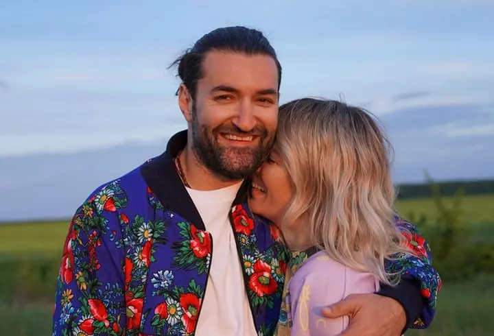 Scandal uriaș între Alin Sălăjean de la Survivor și Kamara. Musty, fratele artistului, acuzat de violență: "M-a amenințat că îmi rupe picioarele!"