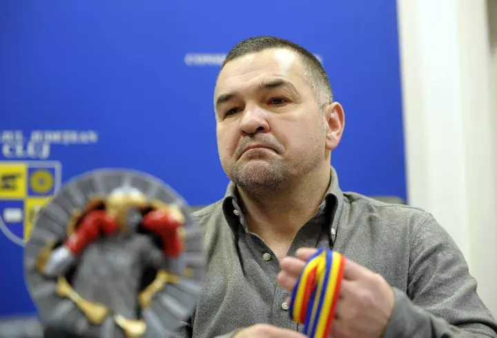 Andra Volos și-a făcut operație estetică la nas. Primele imagini după intervenție