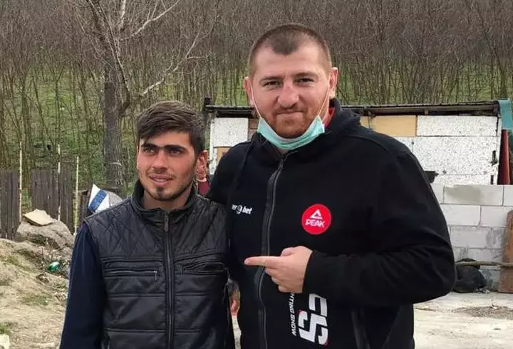 Cine este și cum arată fratele lui Dani Oțil. Ce relație au cei doi acum