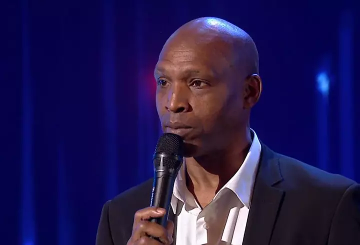 Cum a cunoscut-o Smiley pe Rihanna. Au avut un schimb de replici acid: "Tu cine ești?!"