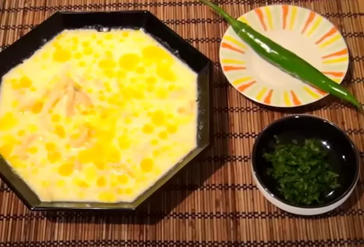 Pizza de casă cu blat pufos. Rețetă simplă și gustoasă