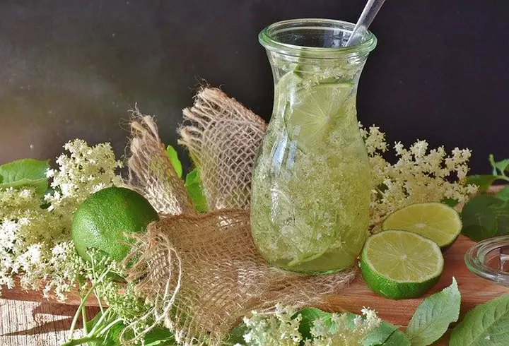 Pizza de casă cu blat pufos. Rețetă simplă și gustoasă