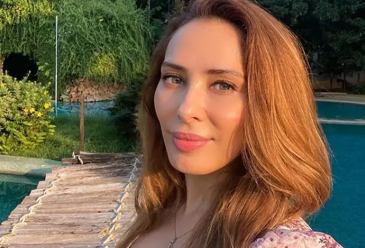 Lora s-a accidentat grav în timpul unor filmări: "S-a fisurat osul". Cum a apărut la Vorbește lumea